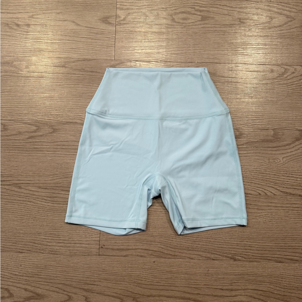 SET ACTIVE SPORTBODY LIGHT BLUE SHORTS